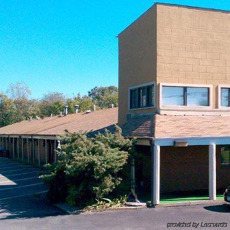 Americana Inn Farmingdale Exterior photo