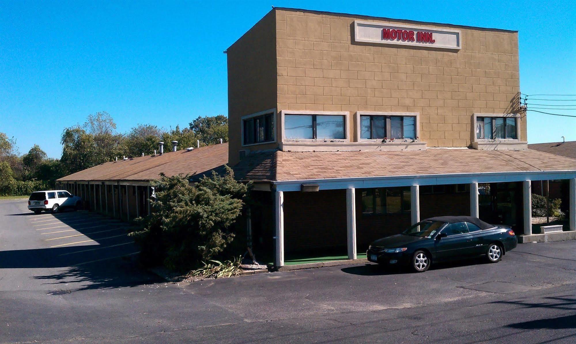 Americana Inn Farmingdale Exterior photo