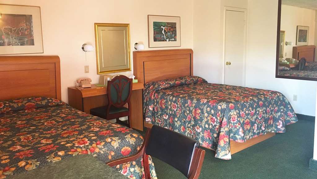 Americana Inn Farmingdale Room photo